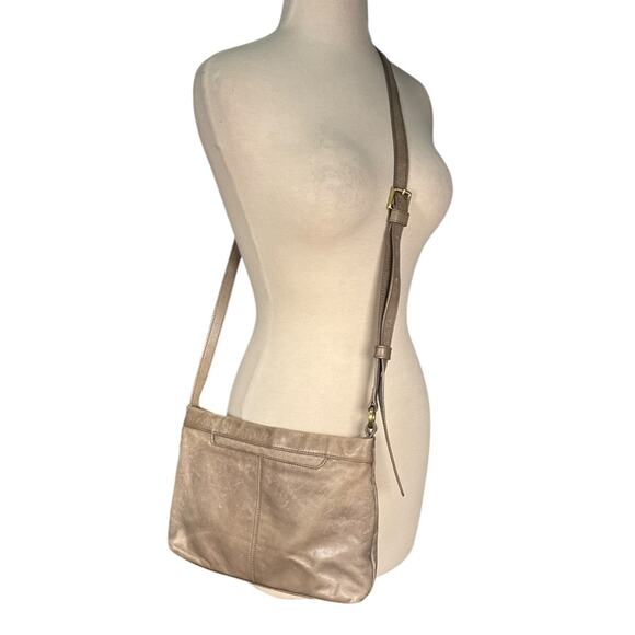 HOBO Leather Crossbody Bag Taupe Gray Whipstitch Adjustable Strap Boho Travel - Picture 2 of 10